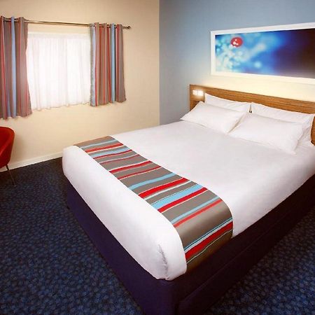 Travelodge Cardiff M4 מראה חיצוני תמונה